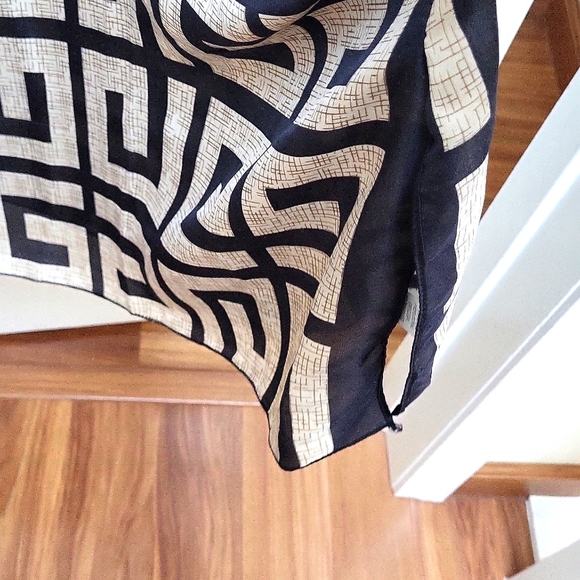 Caftan with Fendi like pattern. Beautiful and flowing - Picture 5 of 9